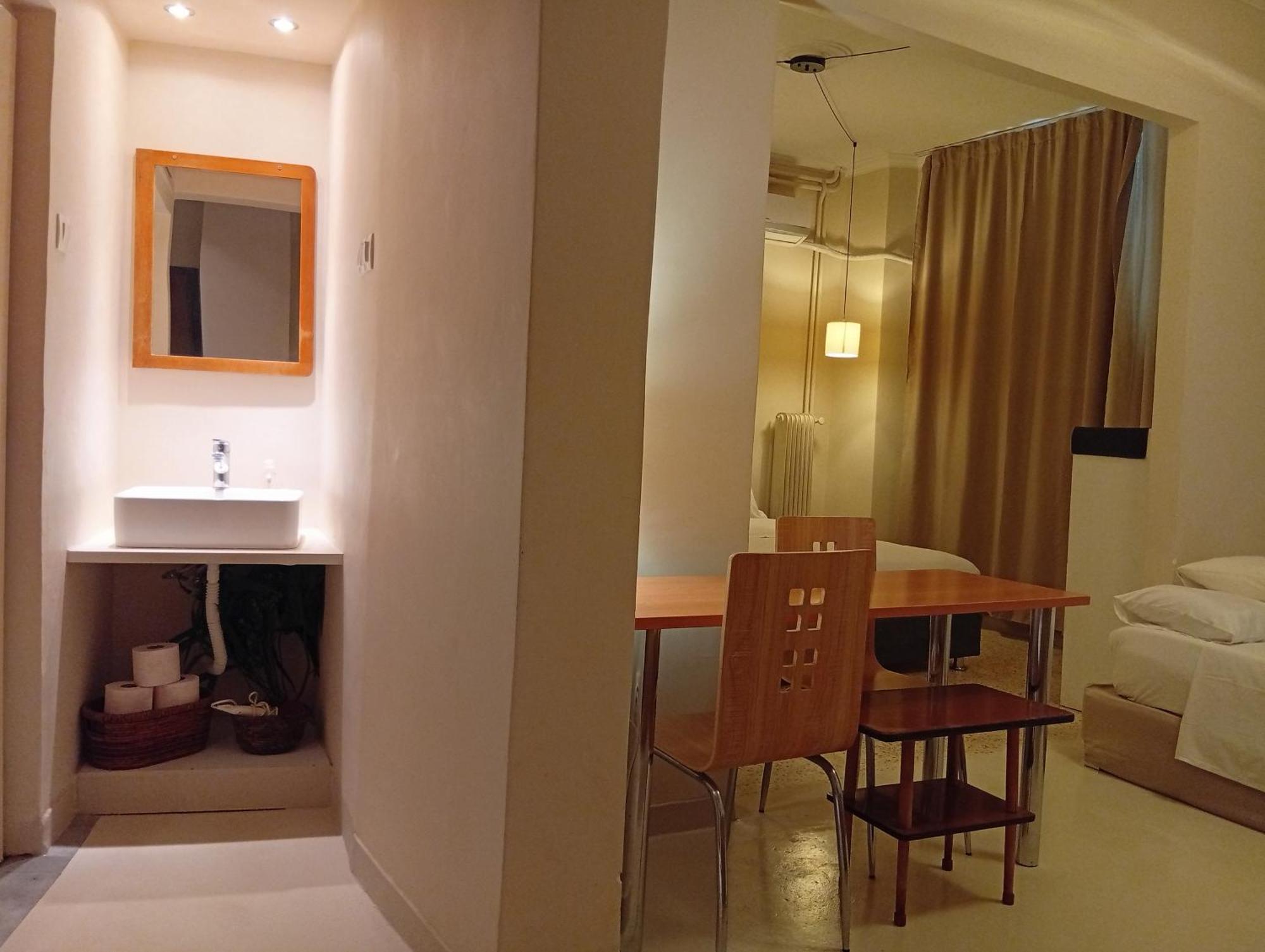 Filopappou Decent Apartment Athen Exterior foto